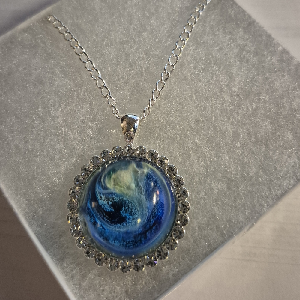 Elegant Silver and Blue Pendant Necklace